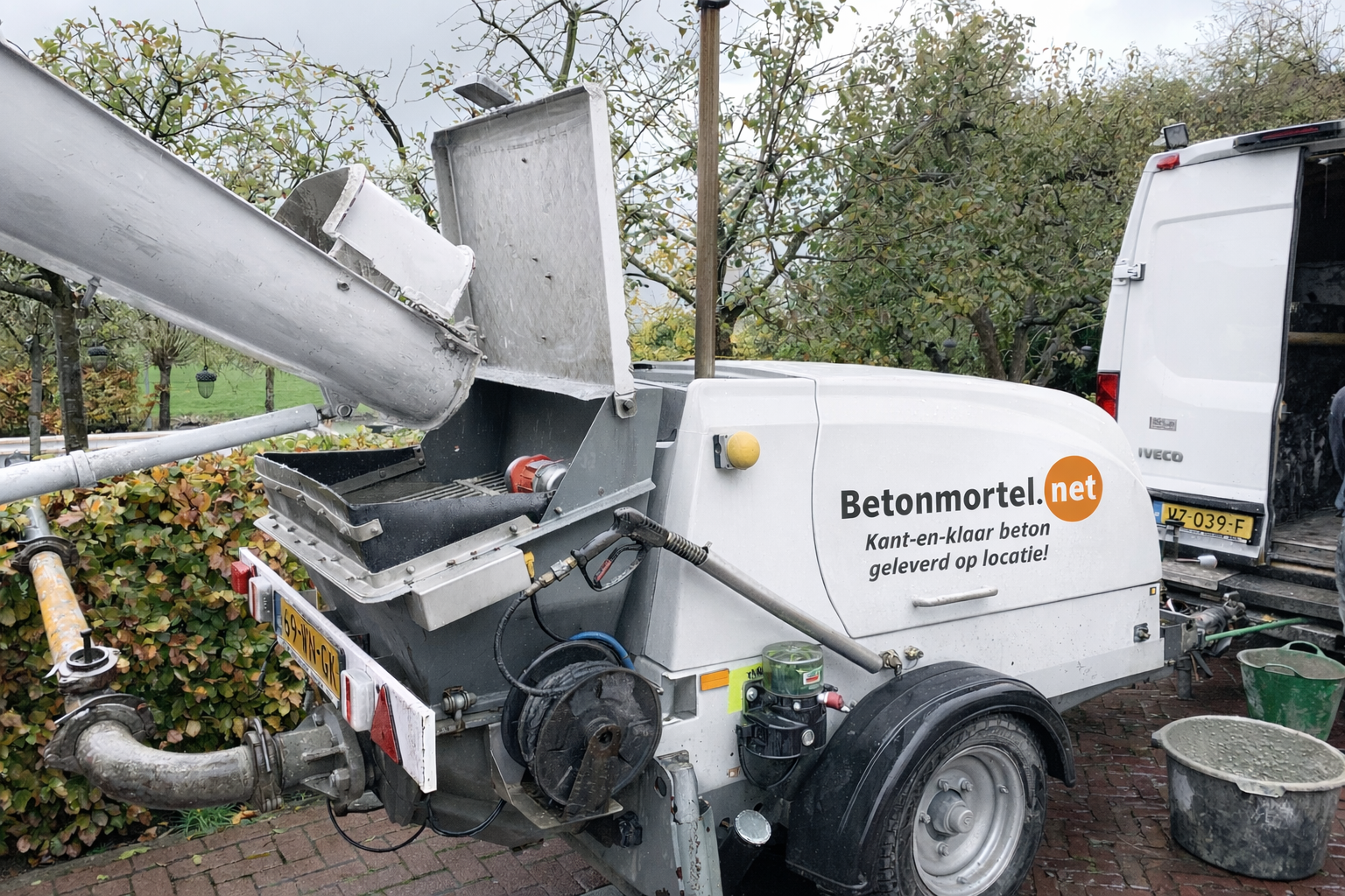 Beton storten met een aanhangerpomp: efficiënt, flexibel en snel werken op de bouwplaats