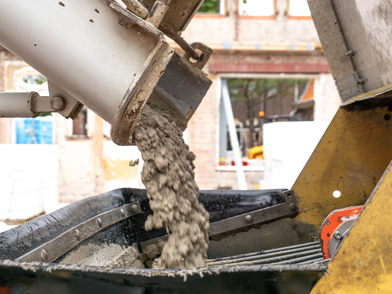 Beton storten binnenvloer met een Aanhangerpomp